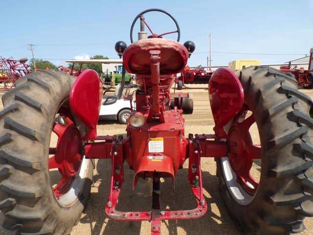 Image of Farmall M equipment image 4