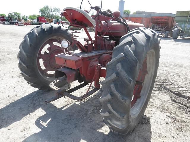 Image of Farmall M equipment image 2