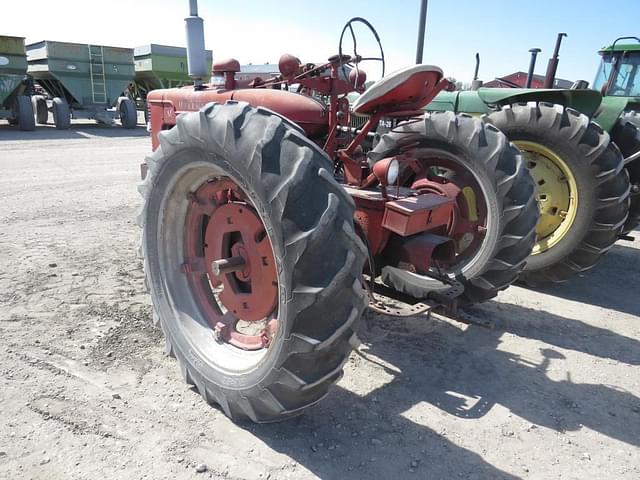Image of Farmall M equipment image 3