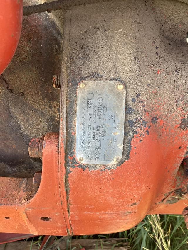 Image of Farmall M equipment image 1