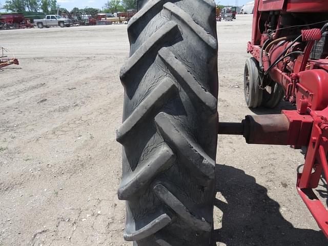 Image of International Harvester M equipment image 3
