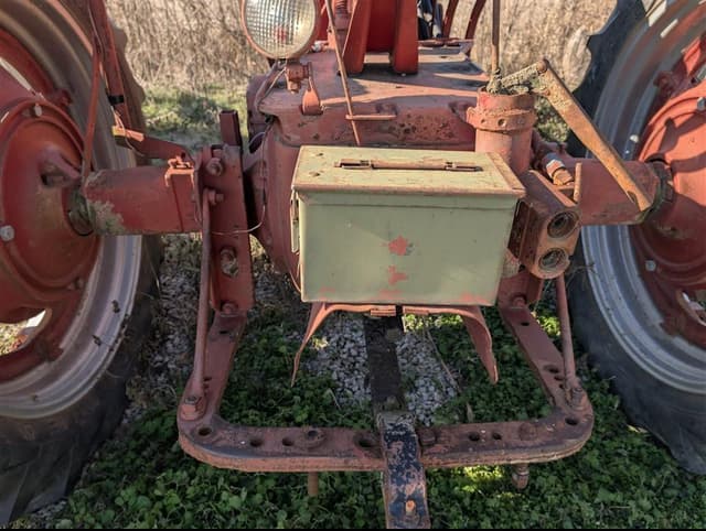 Image of Farmall M equipment image 1