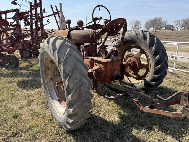 Image of Farmall M equipment image 2