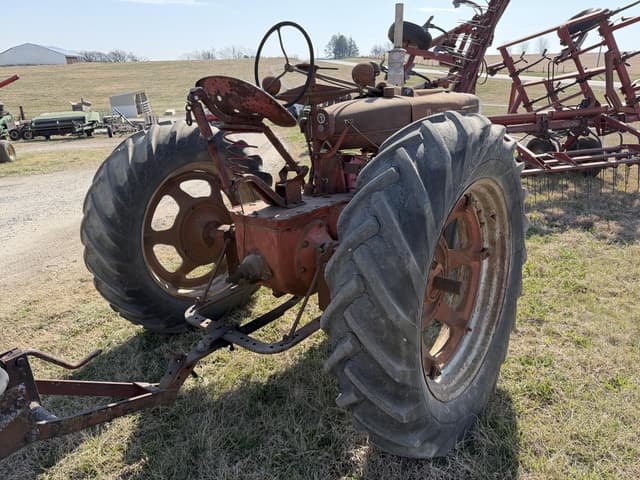 Image of Farmall M equipment image 3