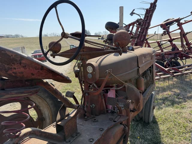 Image of Farmall M equipment image 4