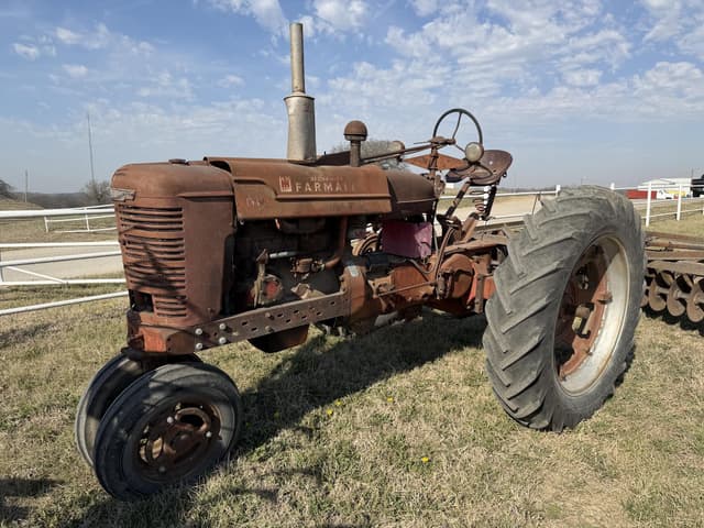 Image of Farmall M equipment image 1