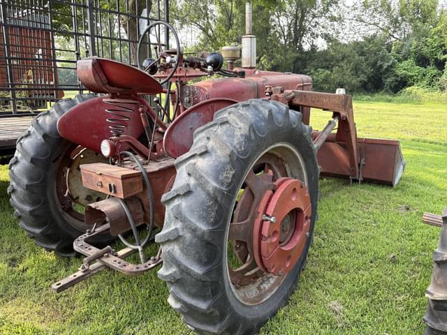 Image of Farmall M equipment image 1