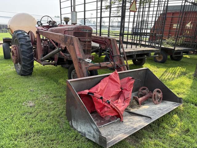 Image of Farmall M equipment image 3