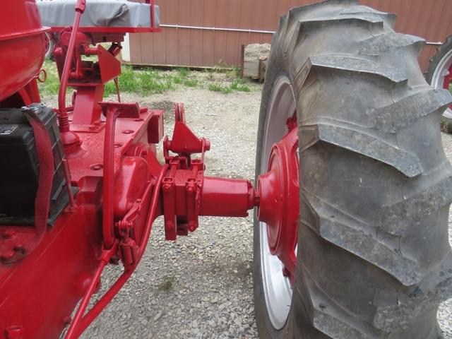 Image of Farmall M equipment image 3