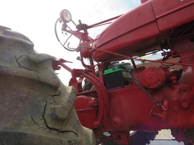 Image of Farmall M equipment image 3