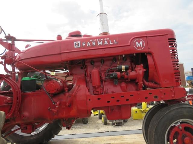 Image of Farmall M equipment image 1
