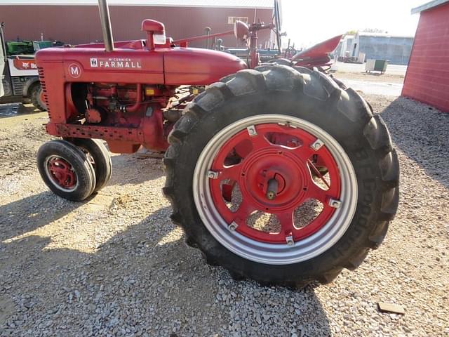 Image of Farmall M equipment image 2