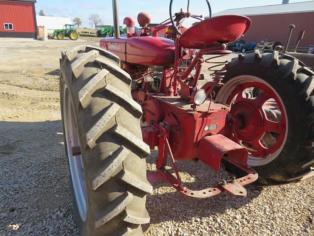 Image of Farmall M equipment image 1