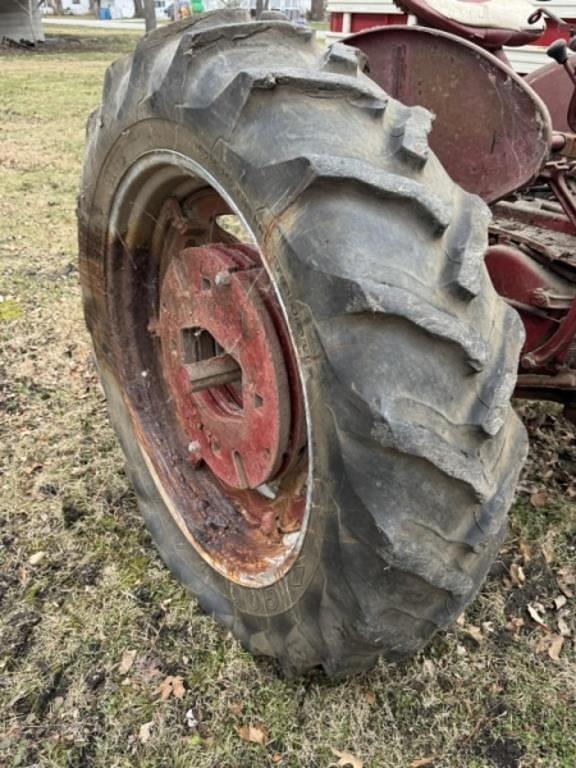 Image of Farmall M equipment image 2