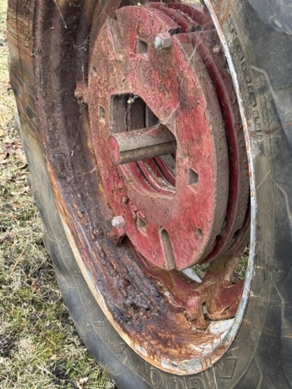 Image of Farmall M equipment image 3