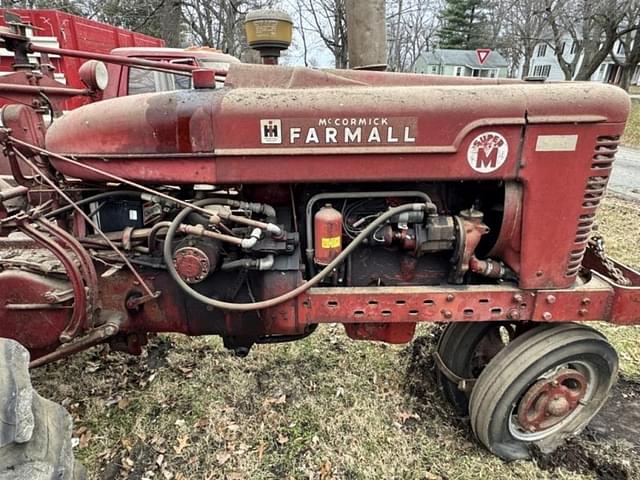 Image of Farmall M equipment image 1