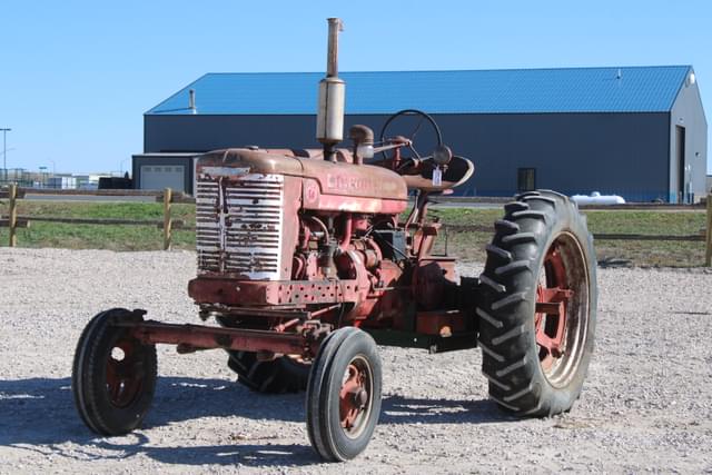 Image of Farmall M equipment image 1