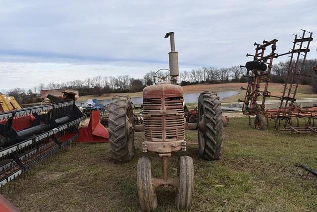 Image of Farmall M equipment image 1