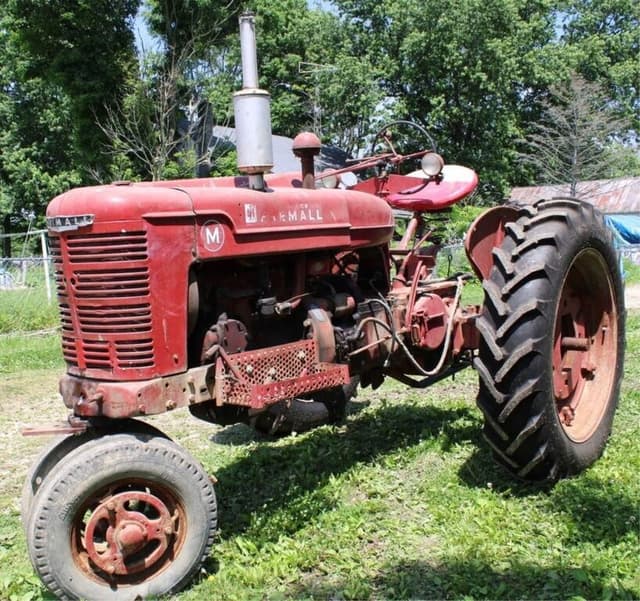 Image of Farmall M equipment image 1