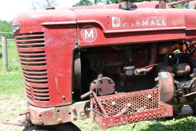 Image of Farmall M equipment image 2
