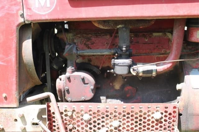 Image of Farmall M equipment image 4