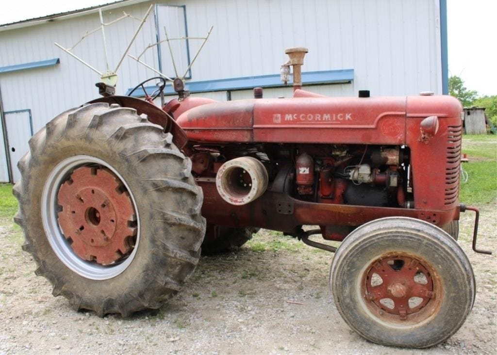 McCormick-Deering Super WD-9 Equipment Image0