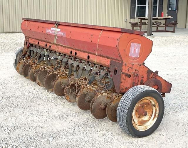 Image of International Harvester 10 equipment image 2