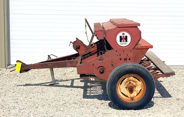 Image of International Harvester 10 equipment image 3
