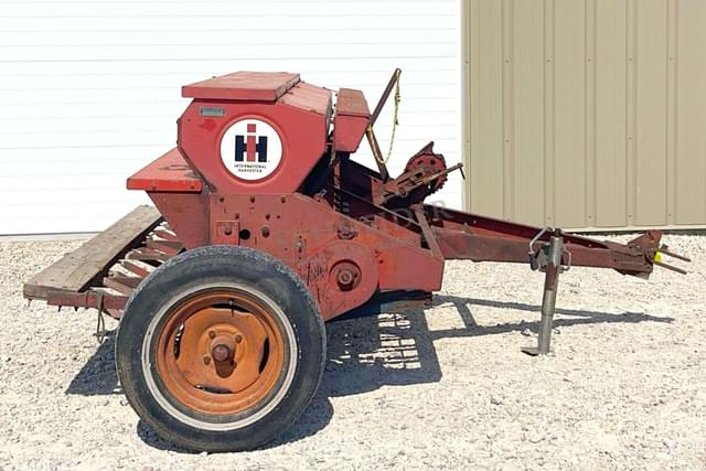 Image of International Harvester 10 equipment image 2