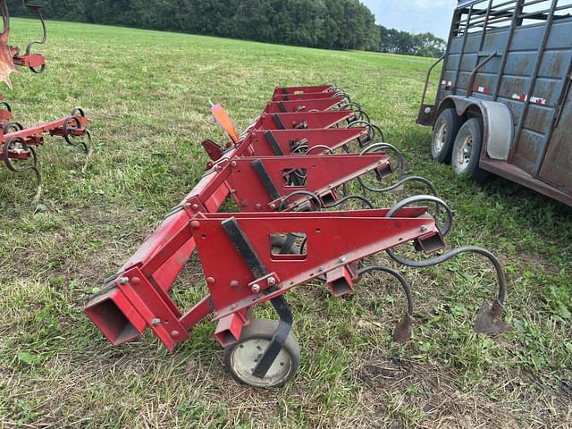 Image of International Harvester 183 equipment image 1
