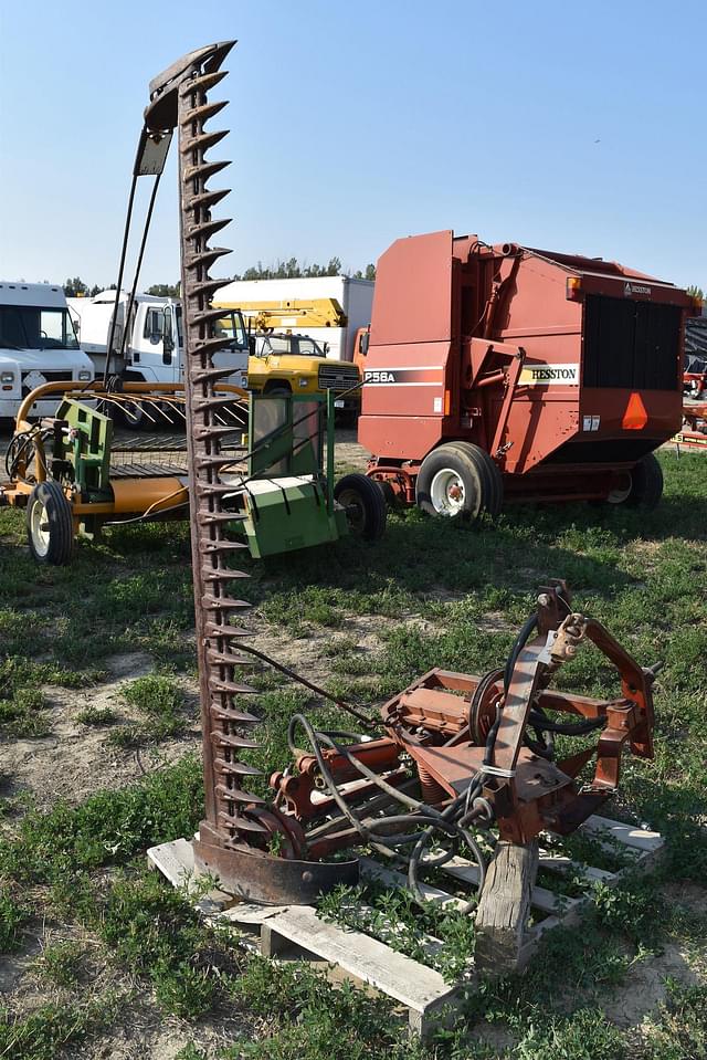 Image of International Harvester 230 equipment image 1