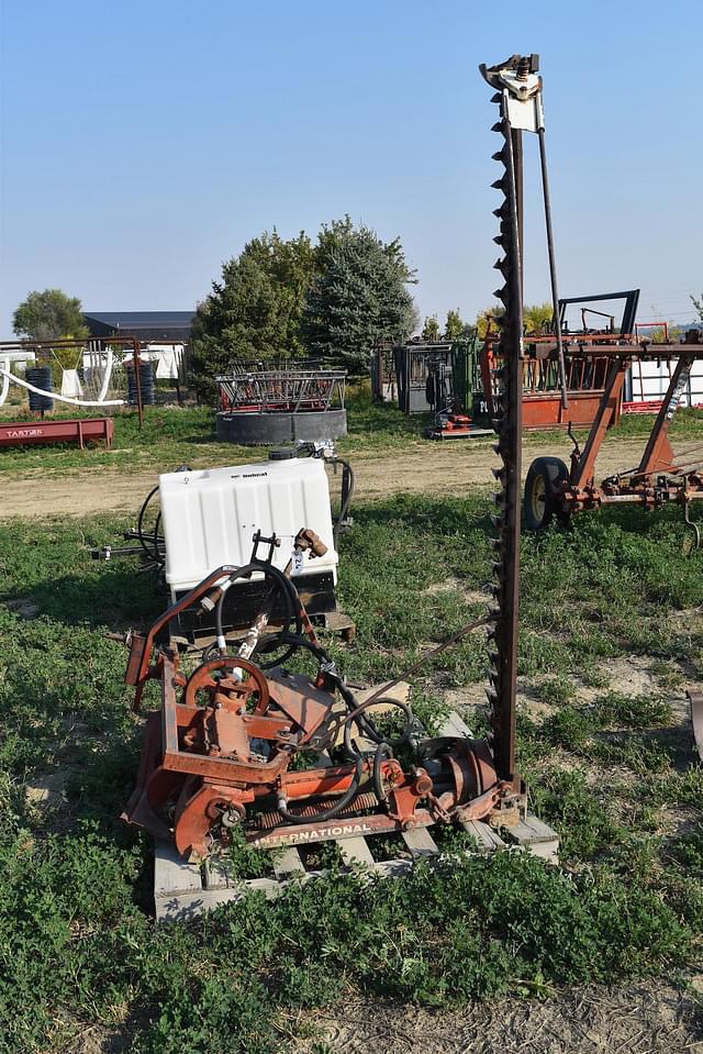 Image of International Harvester 230 equipment image 2