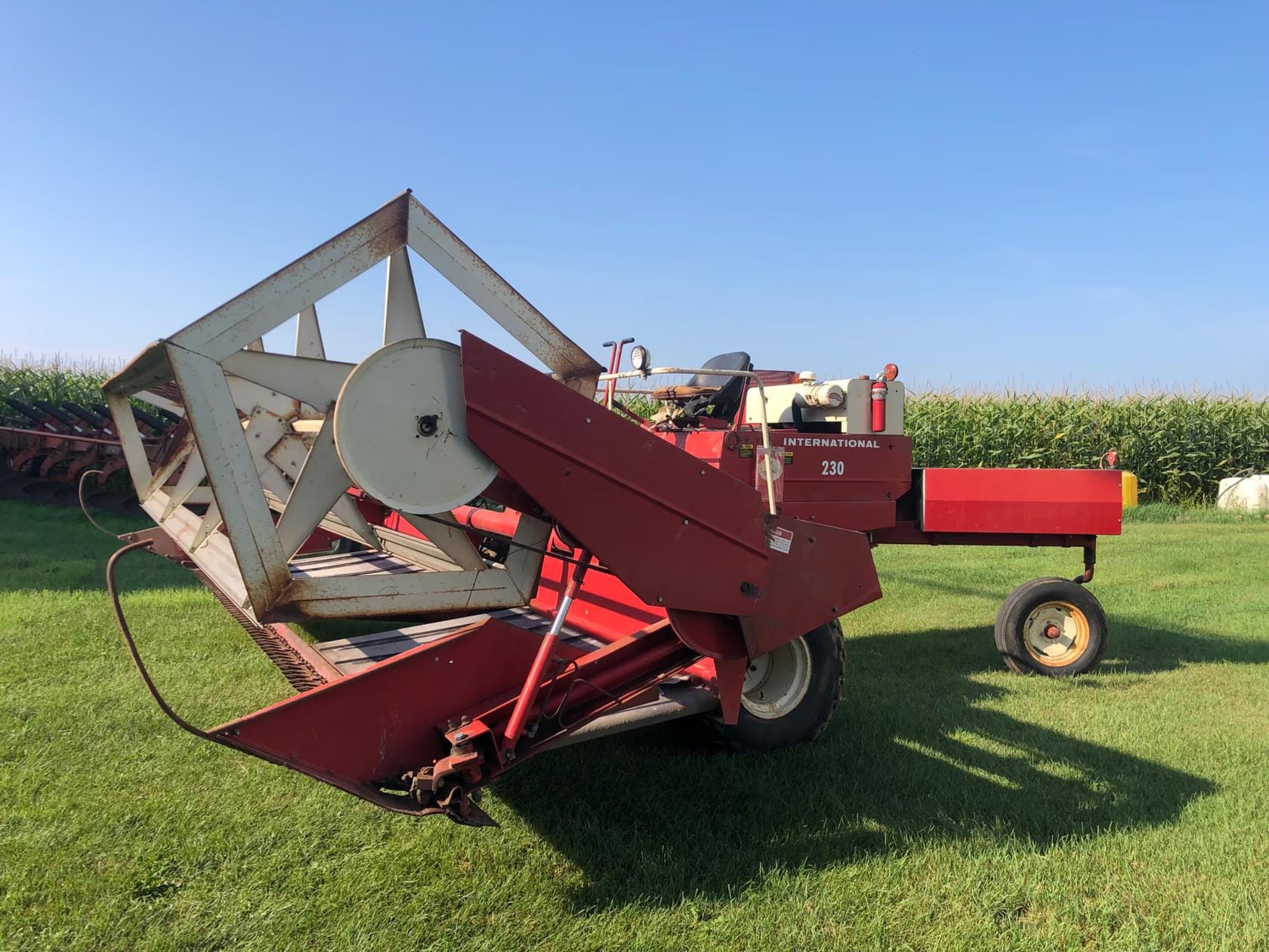 International Harvester 230 Equipment Image0