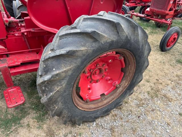 Image of International Harvester 340 equipment image 4