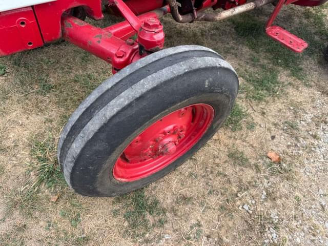 Image of International Harvester 340 equipment image 1