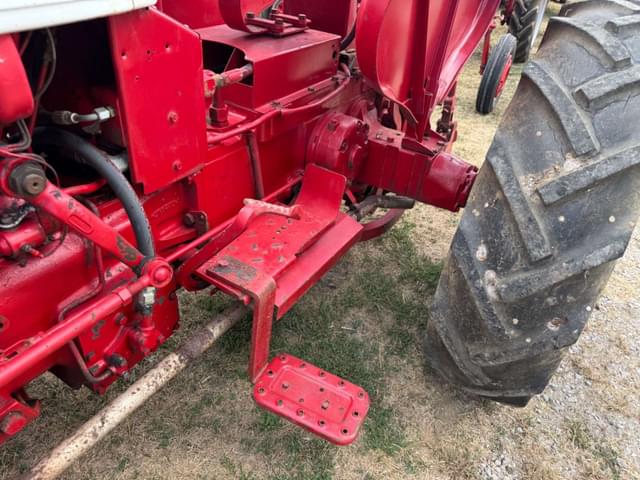 Image of International Harvester 340 equipment image 3
