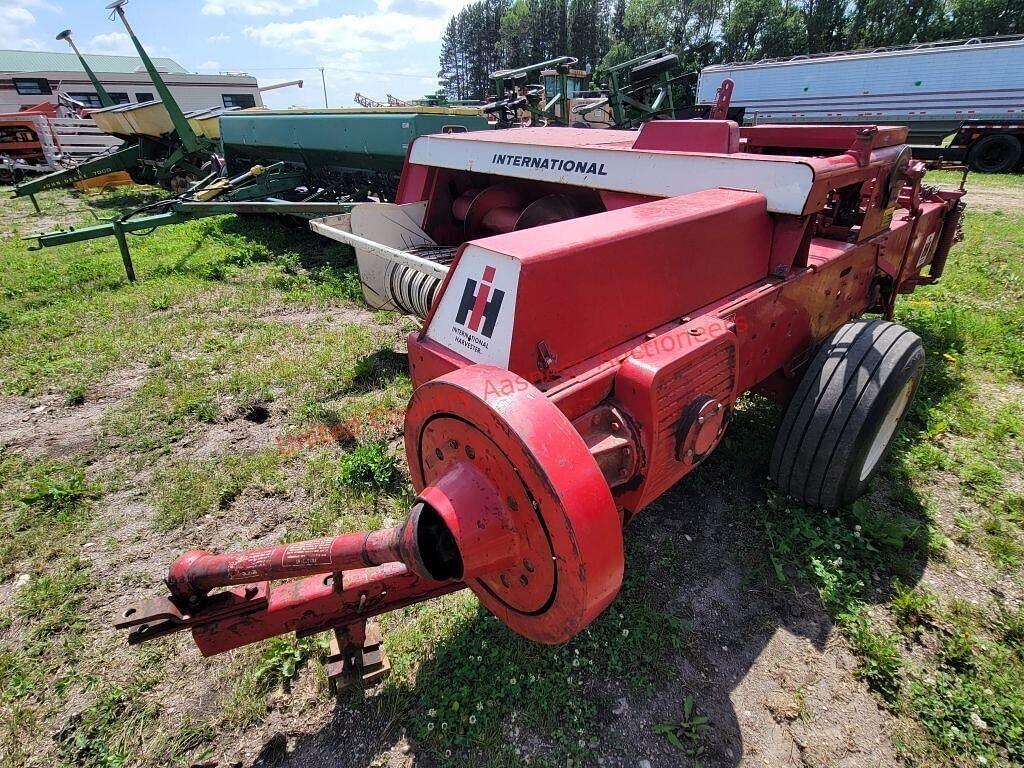 Image of International Harvester 430 Image 1