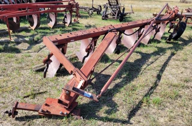 Image of International Harvester 510 equipment image 1