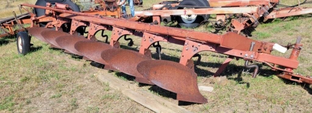 International Harvester 510 Equipment Image0