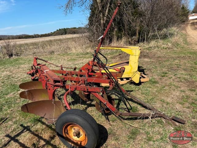 Image of International Harvester 60 equipment image 1