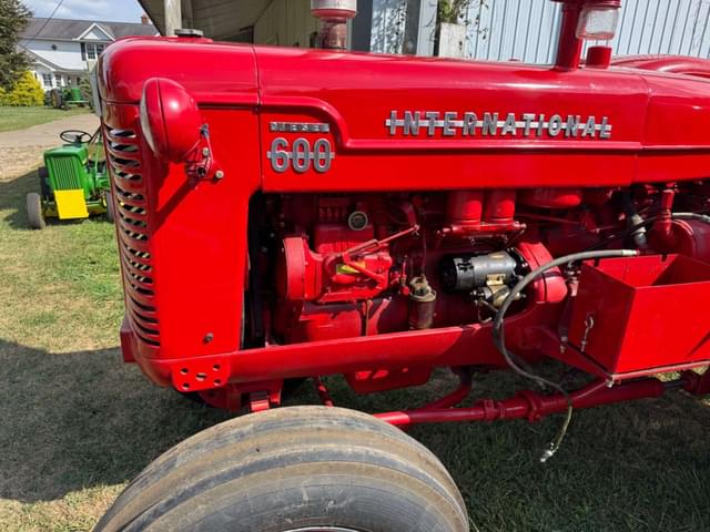 Image of International Harvester 600 equipment image 2