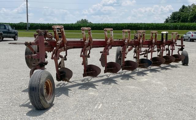 Image of International Harvester 700 equipment image 3
