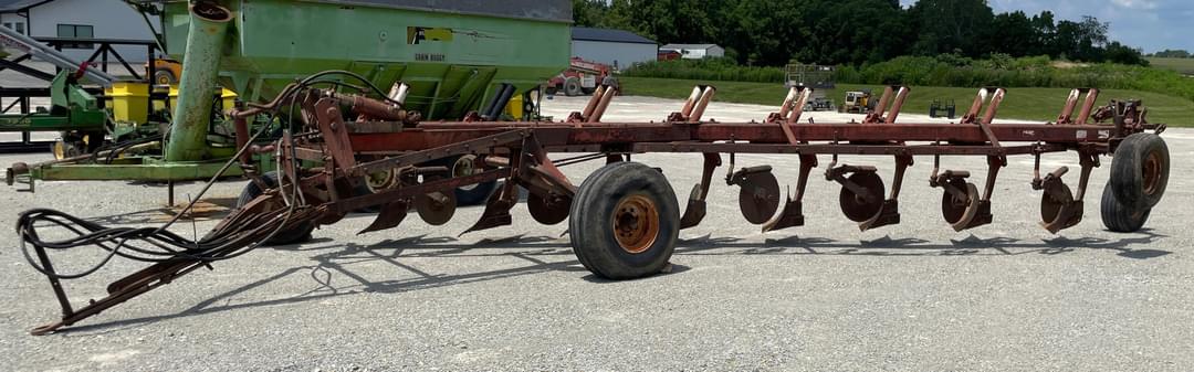 Image of International Harvester 700 Primary image