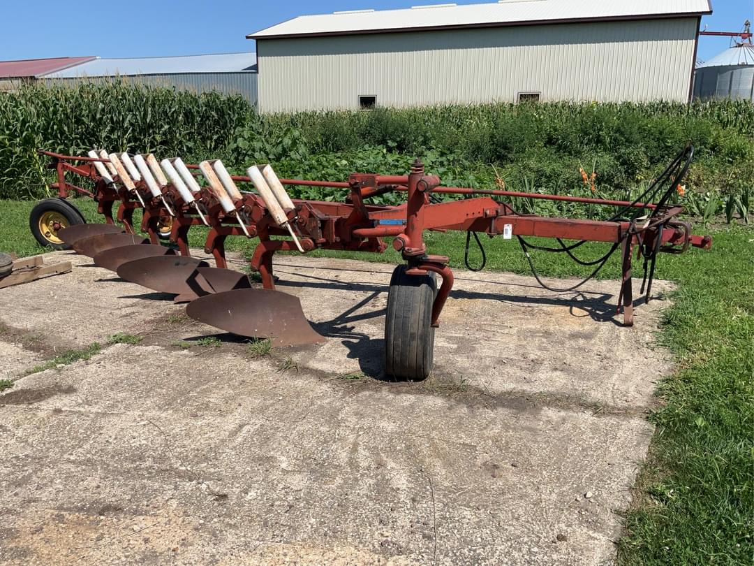 Image of International Harvester 710 Primary image