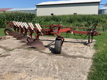 Main image International Harvester 710