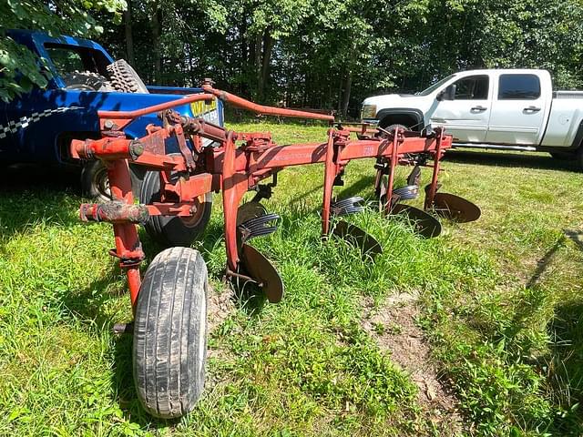 Image of International Harvester 720 equipment image 1