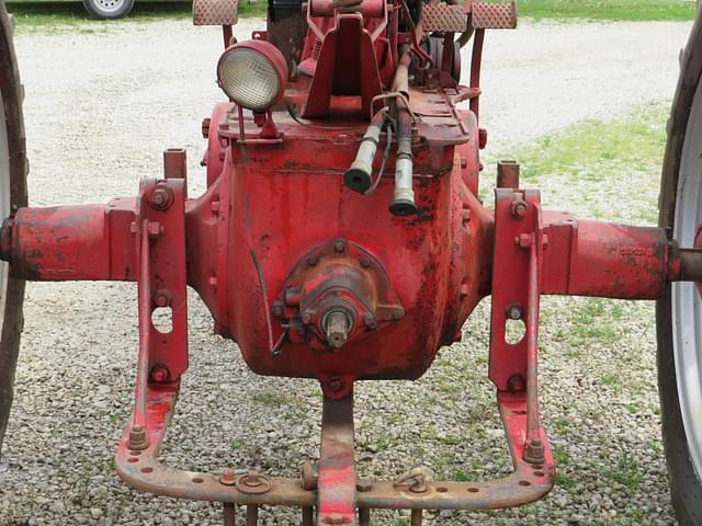 Image of Farmall M equipment image 4