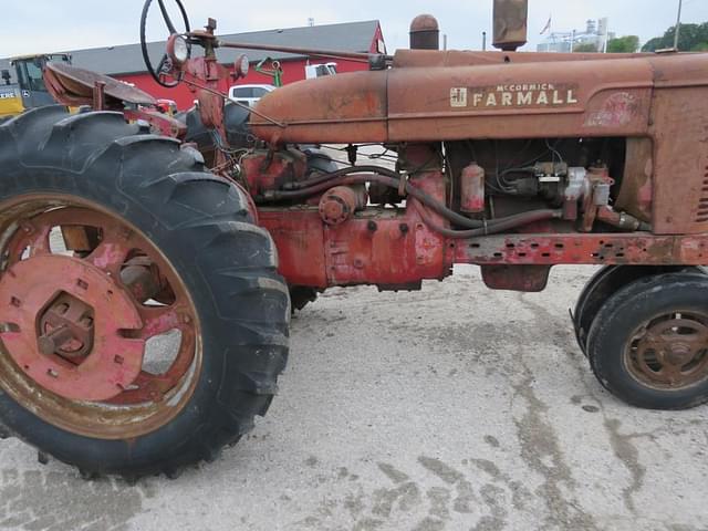 Image of Farmall Super M-TA equipment image 1