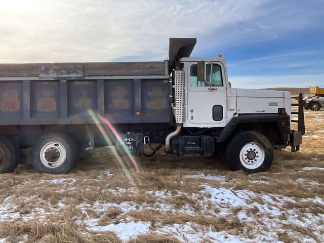 Image of International Paystar 5000 equipment image 4