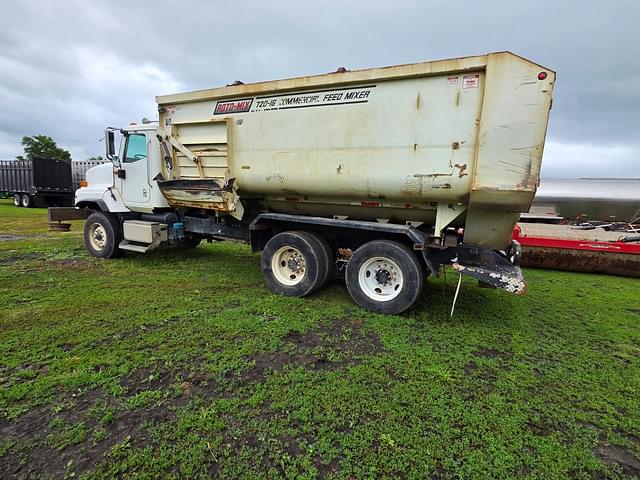 Image of International Paystar 5600I equipment image 3